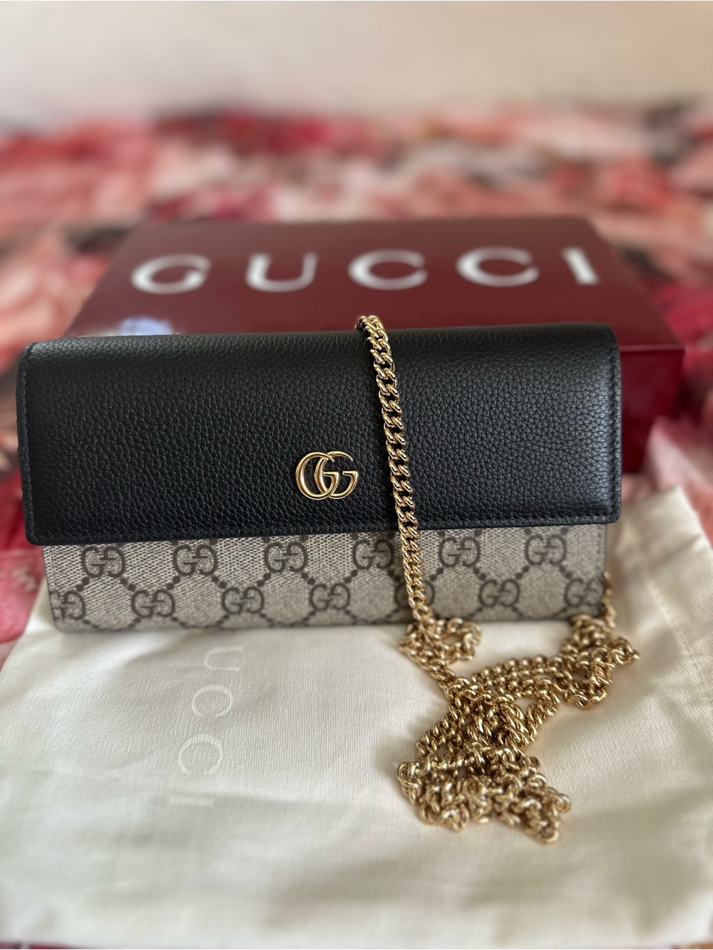 Gucci GG Wallet on a Chain Tan & Black Size Closed: 7.5'W × 4'H - Picture 4 of 11